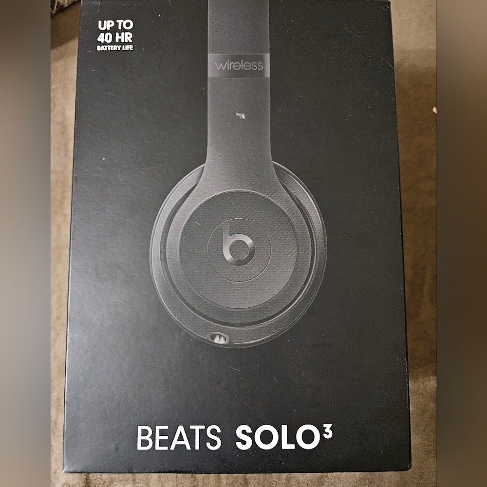 Beats solo 3 - slightly used & tested
